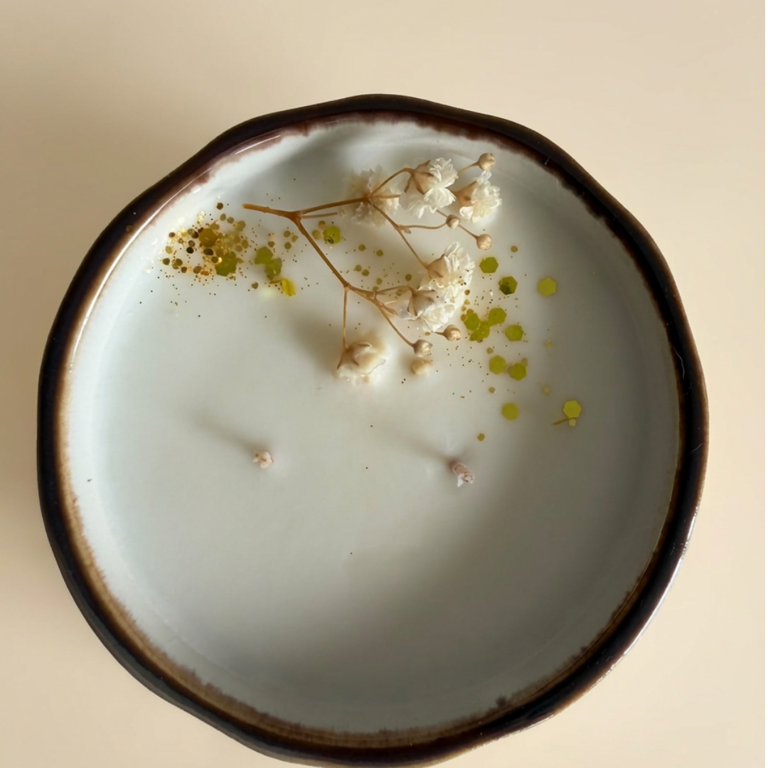 Bougie parfumée artisanale en grès - fleuries